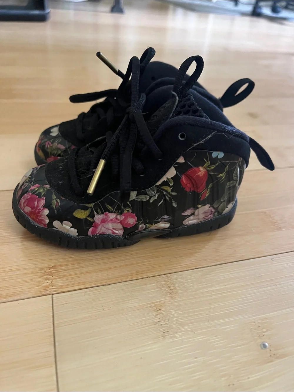 Nike Toddler Black Floral Lace-Up Sneakers